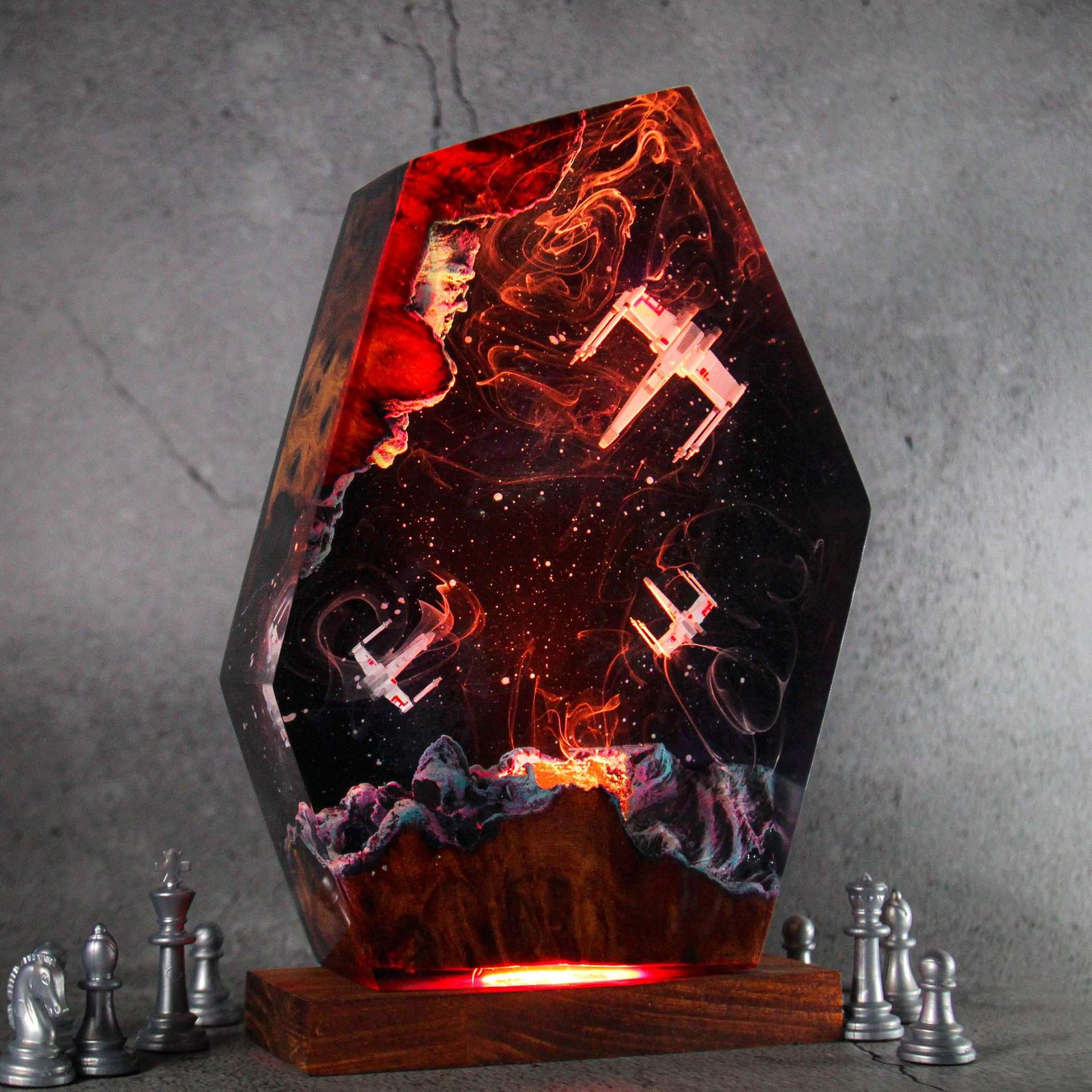 عناصر مخصصة الراتنج الجدول ضوء - مراجعة Resin Artist وسعره