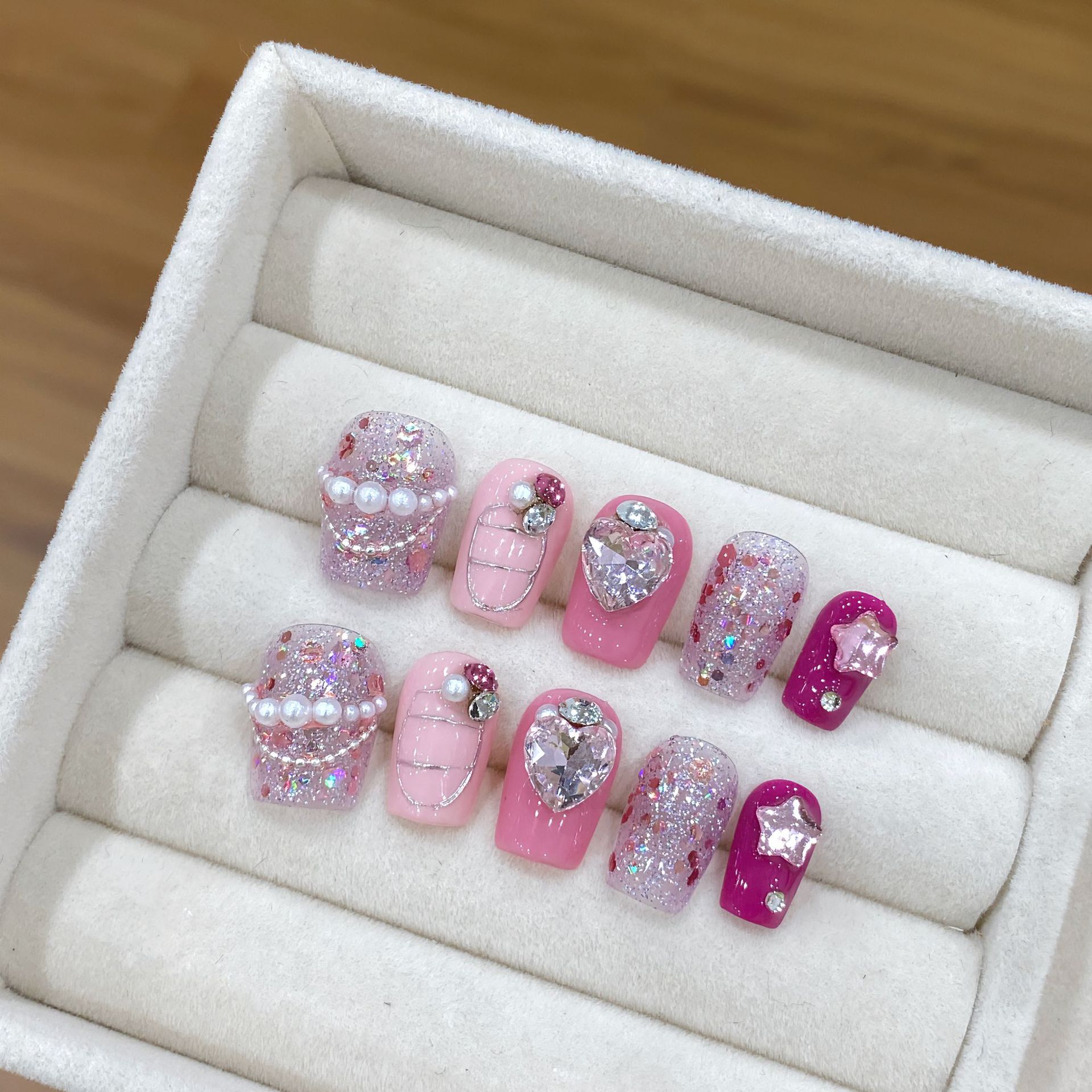 مسامير مزيفة من الترتر اللامع  - مراجعة Resin Art Glitter وسعره